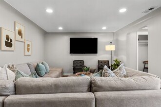 Building Photo - 8254 Mary Ann Ave