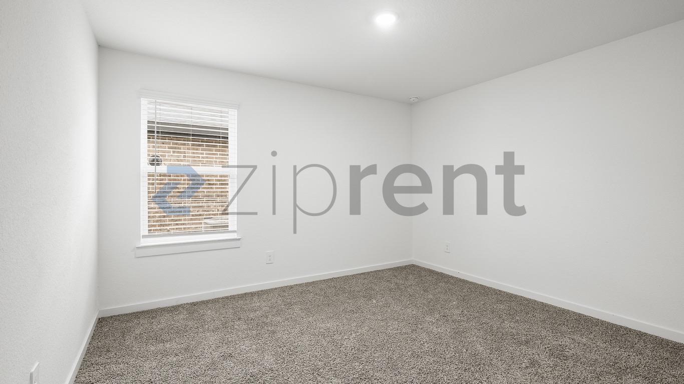 Building Photo - Unit