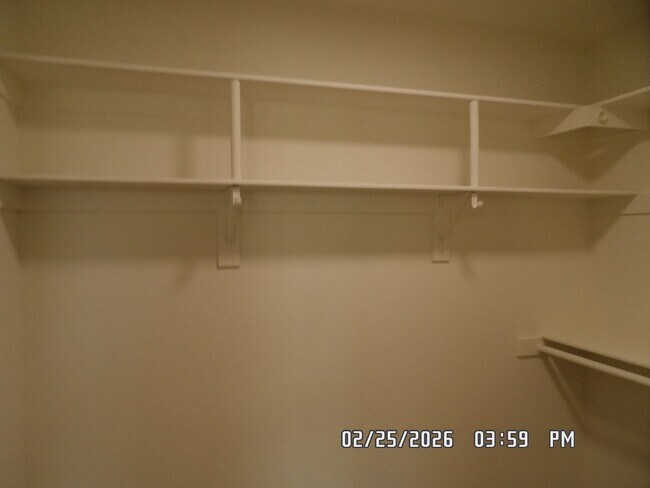 Building Photo - 3 Bedrooms, 2 Bathrooms, Approx 1582 sq. ft., 2 Car Garage, Fenced Back Yard, Rock-scaped Front Y...