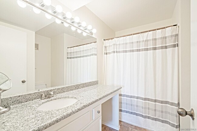 Building Photo - 5985 Dandridge Ln