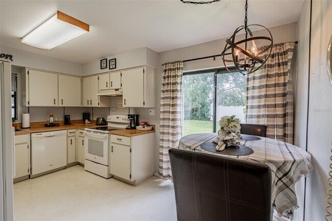 Building Photo - 6308 Fernbrook Ct