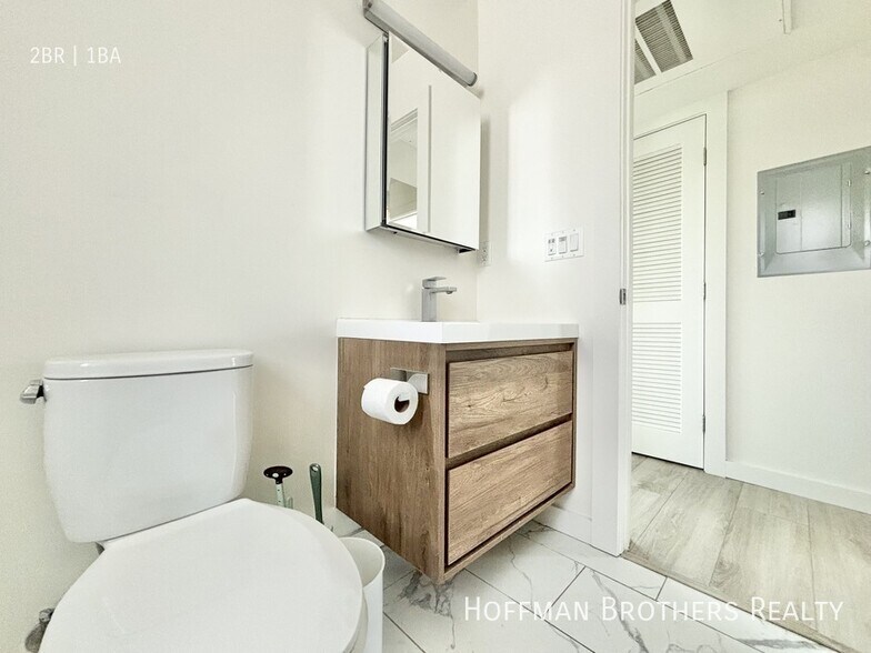 Building Photo - 727 Silver Lake Blvd