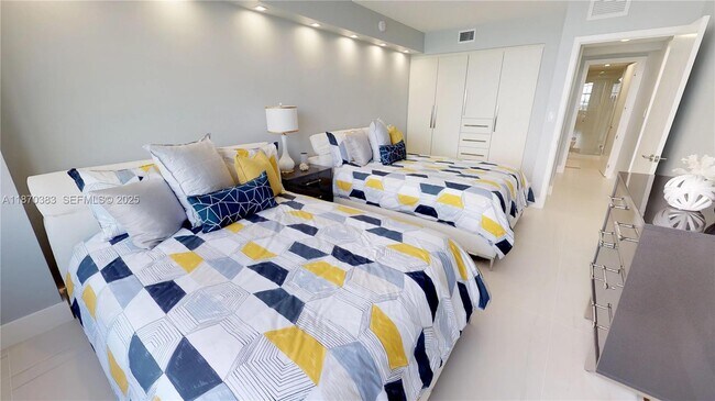 Building Photo - 5601 Collins Ave