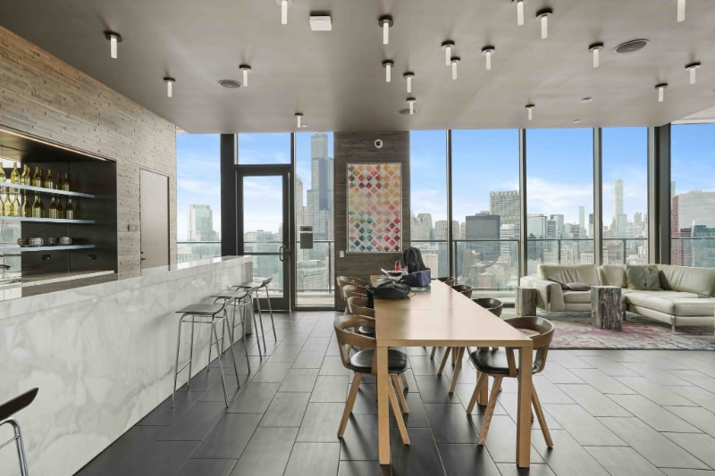 Building Photo - 11 E 9th St