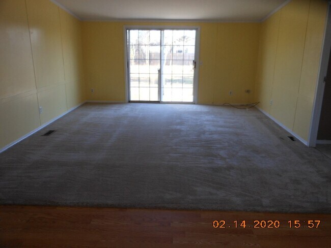 Building Photo - 450 Santa Anna St