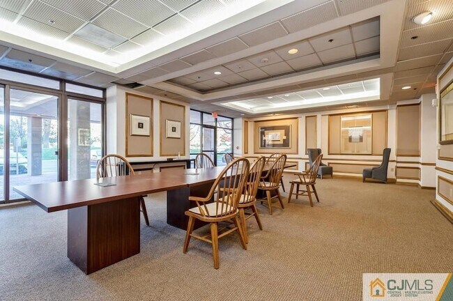 Building Photo - 30 S Adelaide Ave