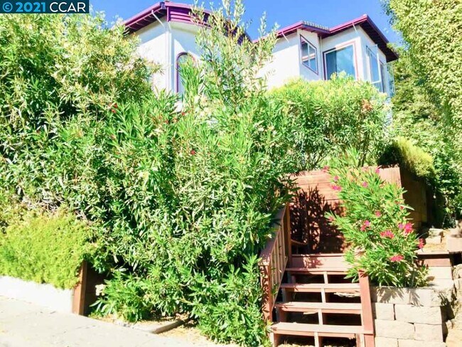 Primary Photo - 175 Los Vientos Way