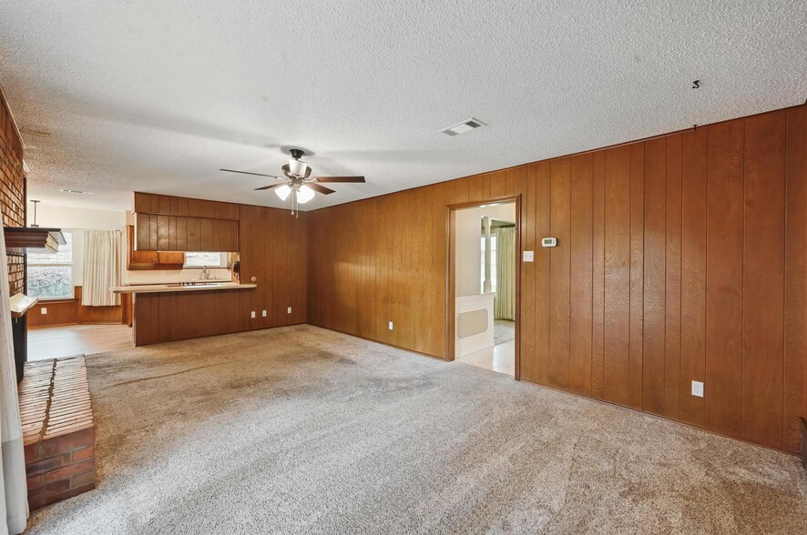Building Photo - 2221 Prince John Dr