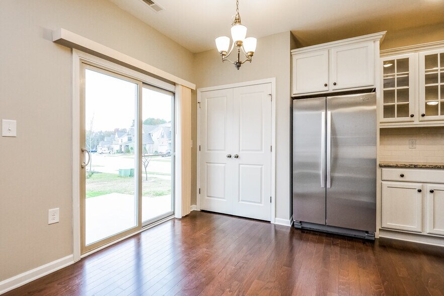 Building Photo - 600 Lavenham Ln