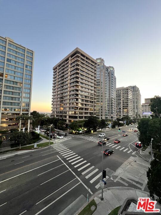 Building Photo - 10747 Wilshire Blvd