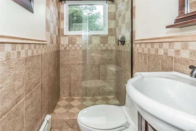 Building Photo - 343 Oyster Bay Road