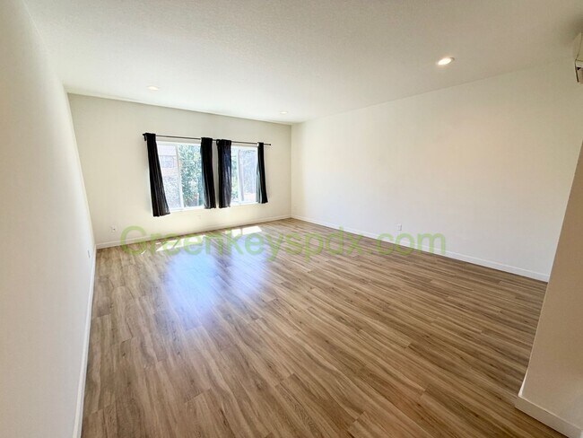 Building Photo - 12117 SE Pardee St