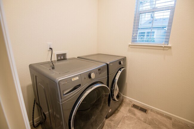 Building Photo - 2 Bedroom 2 1/2 Bath in Mosaic