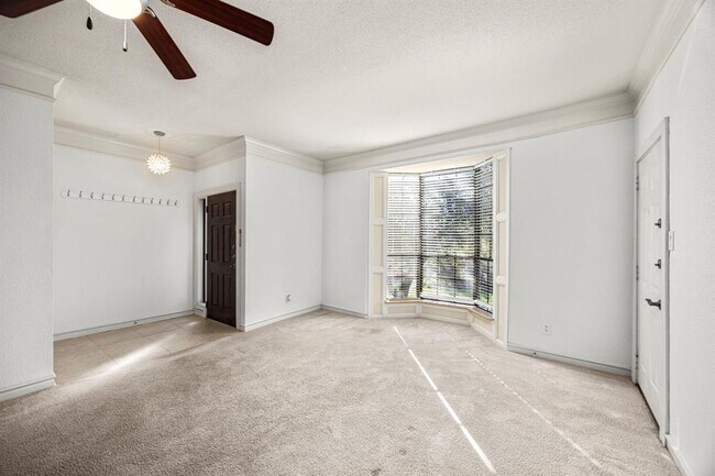 Building Photo - 2700 Revere St
