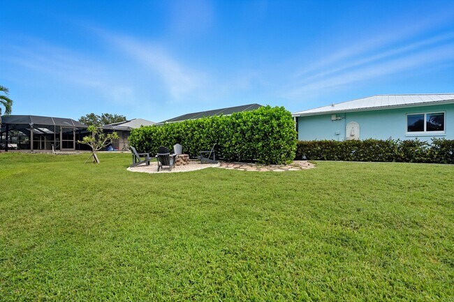 Building Photo - 6163 Plumosa Ave