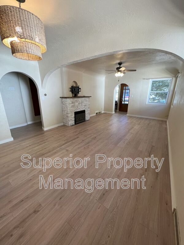 Building Photo - 222 Main St