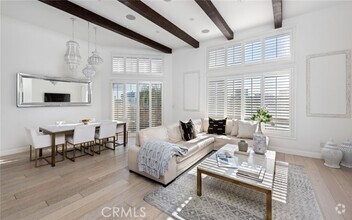Building Photo - 320 S Willaman Dr
