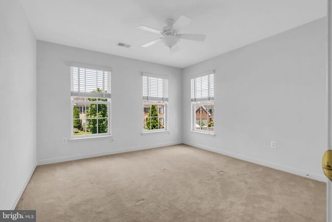 Building Photo - 4415 Medallion Dr