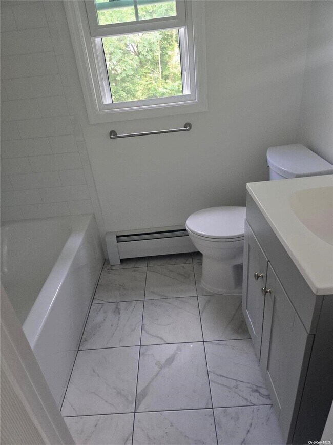 Building Photo - 10 Iles Pl