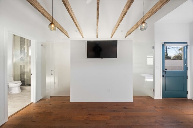 Building Photo - 2813 Military Ave