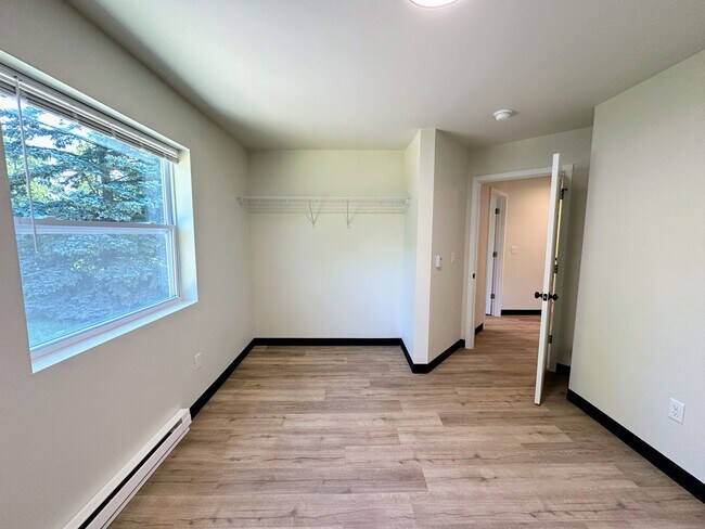 Building Photo - 1201-1203 Atrium Ct