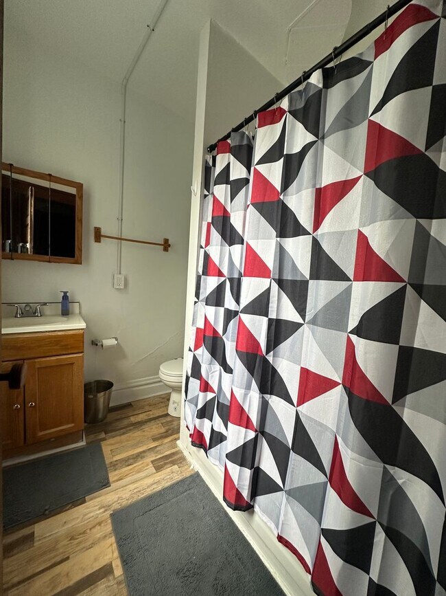 Building Photo - 2661 Bellevue Ave