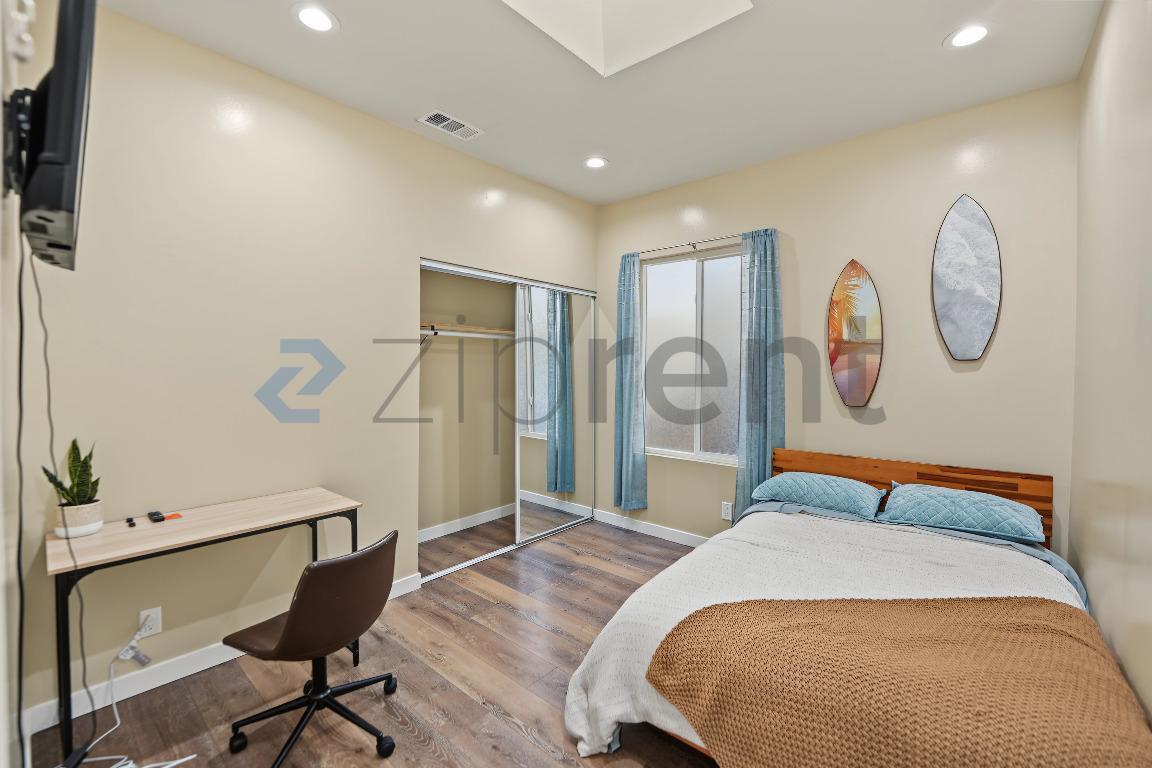Building Photo - Unit