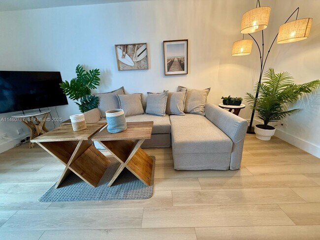 Building Photo - 2301 Collins Ave