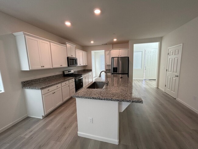 Building Photo - Beautiful Newer 4 Bedroom Home in Aspen-Sequoia Trails with Solar!