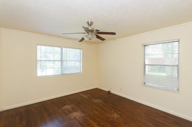 Building Photo - 1737 S Park