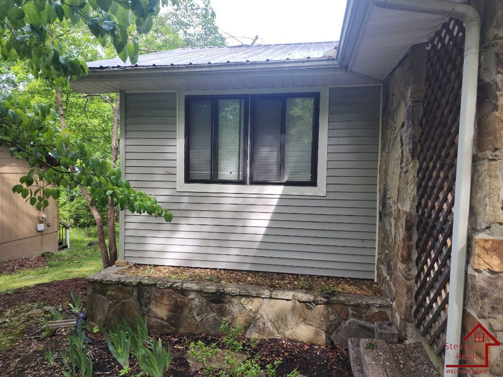 Building Photo - 163 Lakeshire Dr
