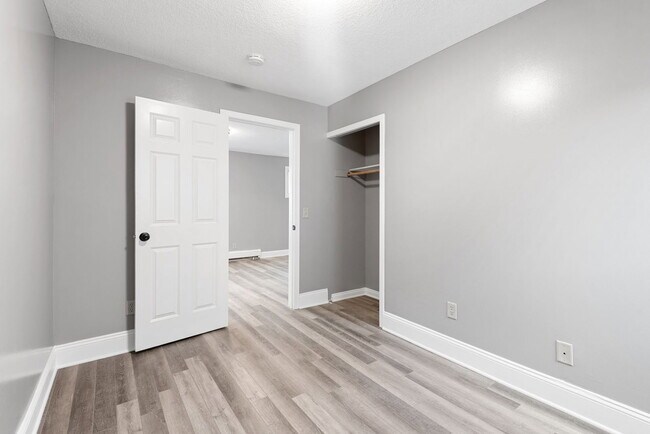 Building Photo - 2407 Buchanan St NE