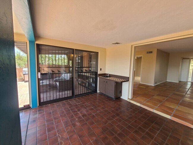 Building Photo - Beautiful 3bedroom 2 bathroom