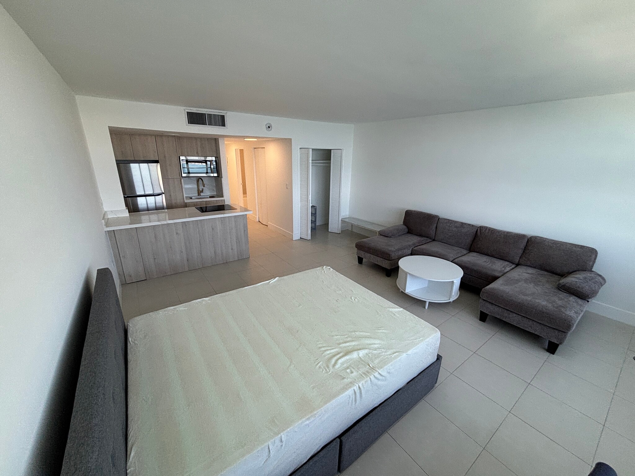 Building Photo - 905 Brickell Bay Dr