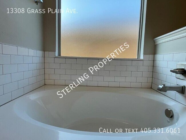 Building Photo - 13308 Grass Pln Ave