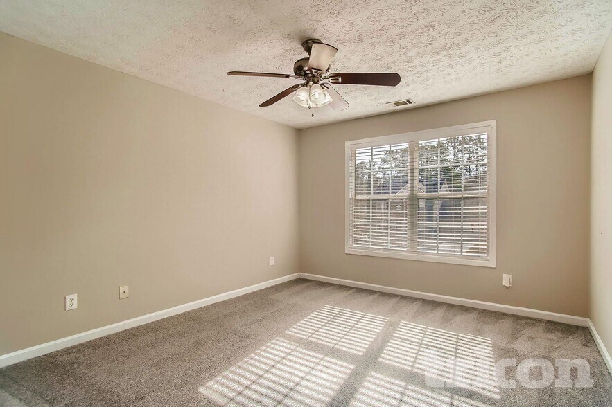 Building Photo - 35 Trelawney Ln