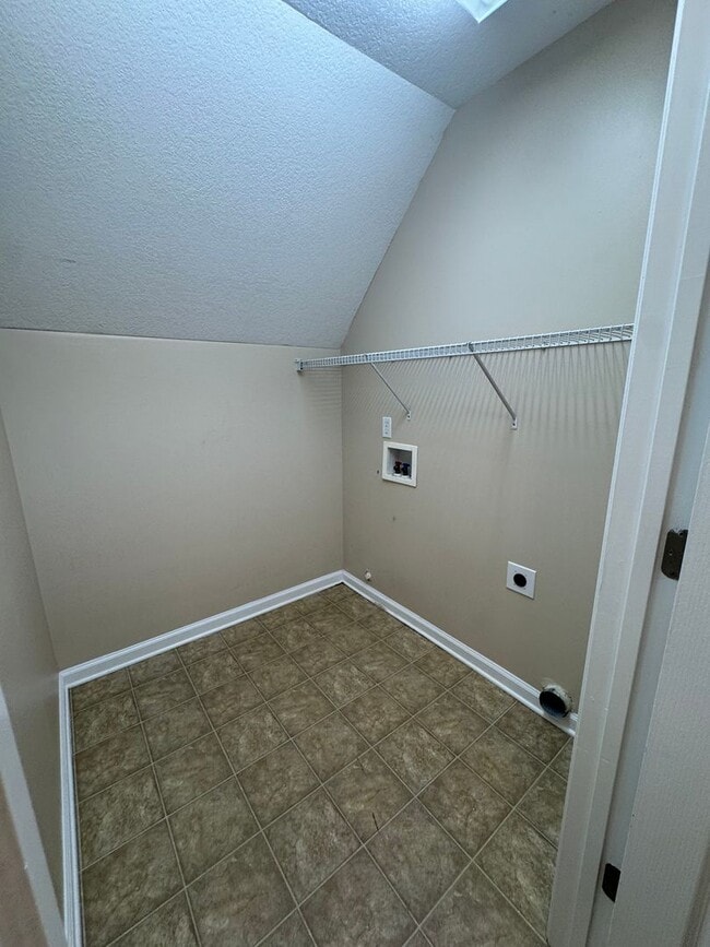 Building Photo - Spacious home in a great Ooltewah neighbor...