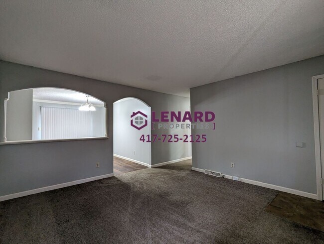 Building Photo - Charming 3-Bedroom Home with Fenced Yard & 2-Car Garage in Springfield