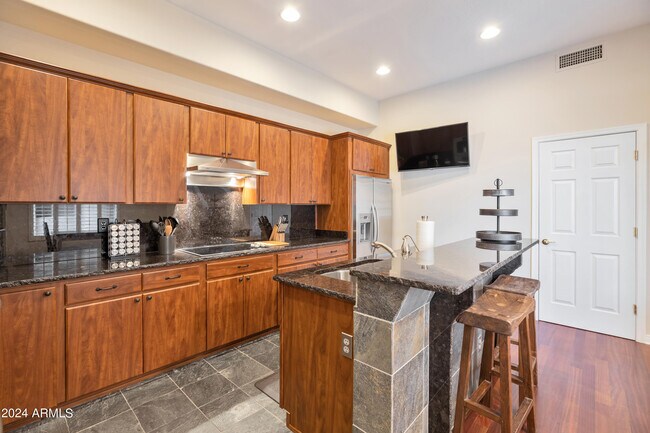 Building Photo - 15240 N Clubgate Dr
