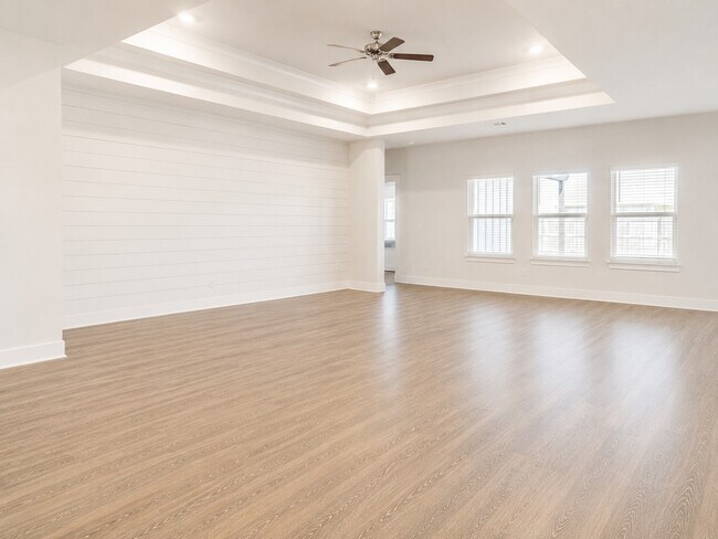 Building Photo - 6242 Jenks Dr