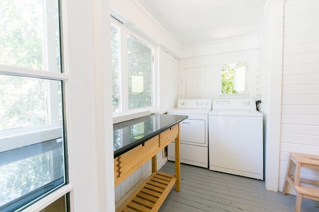 Laundry room - 15 G St