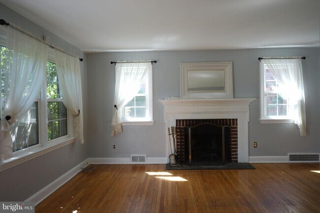 Building Photo - 252 Crosshill Rd