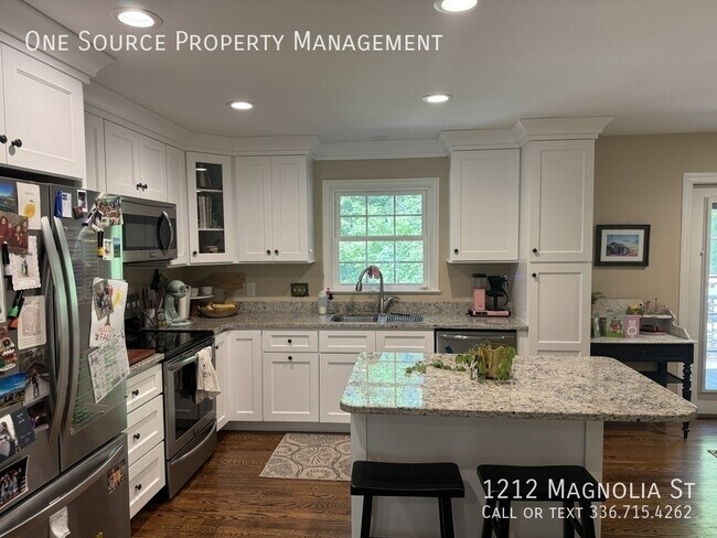 Building Photo - 1212 Magnolia St