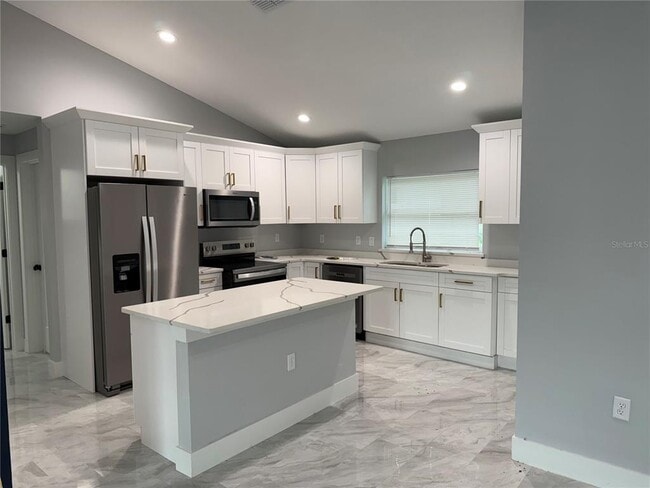 Building Photo - 15185 SE 61st Ct