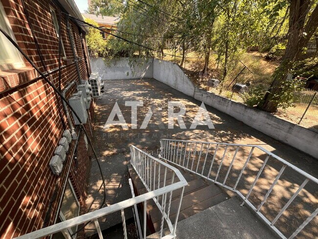 Building Photo - 575 S 1000 E