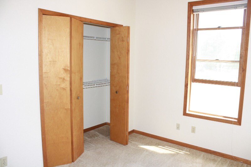 Building Photo - 118 E Ash St