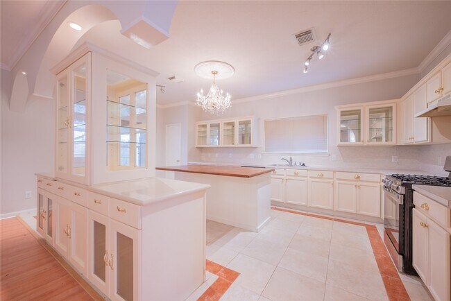 Building Photo - 9414 Lerin Ln