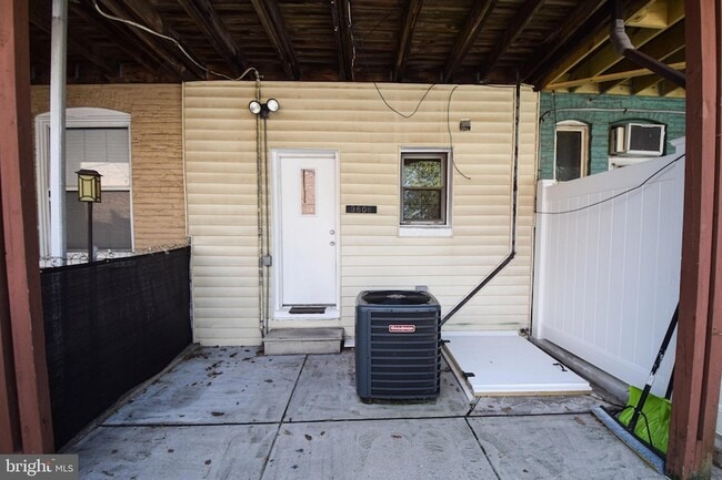 Building Photo - 3606 Hudson St