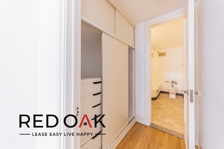 Building Photo - 3278 Wilshire Blvd