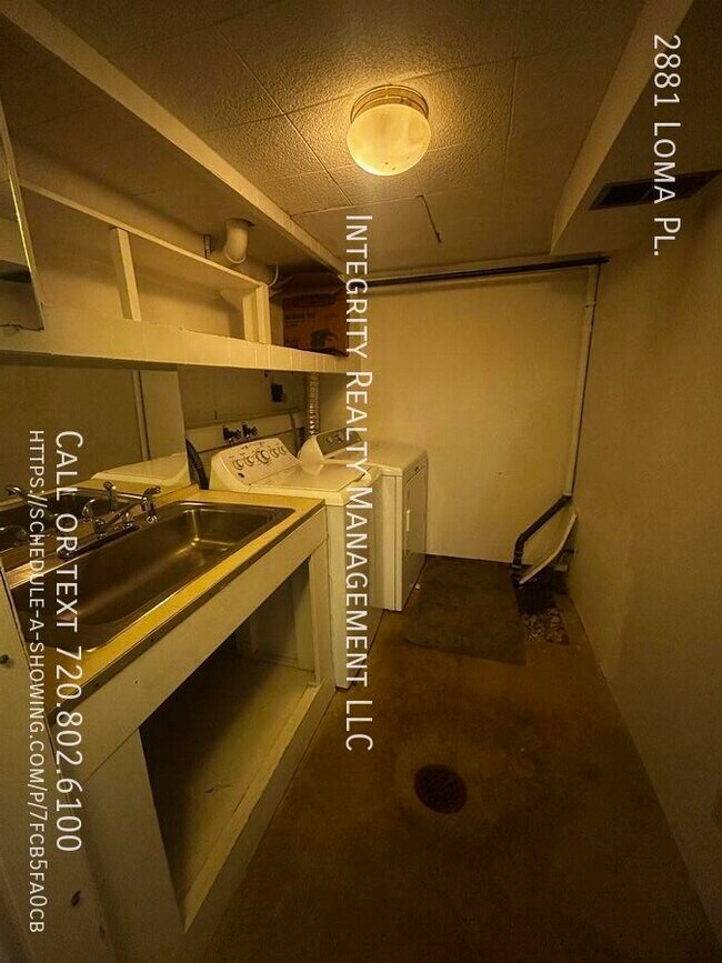 Building Photo - 2881 Loma Pl